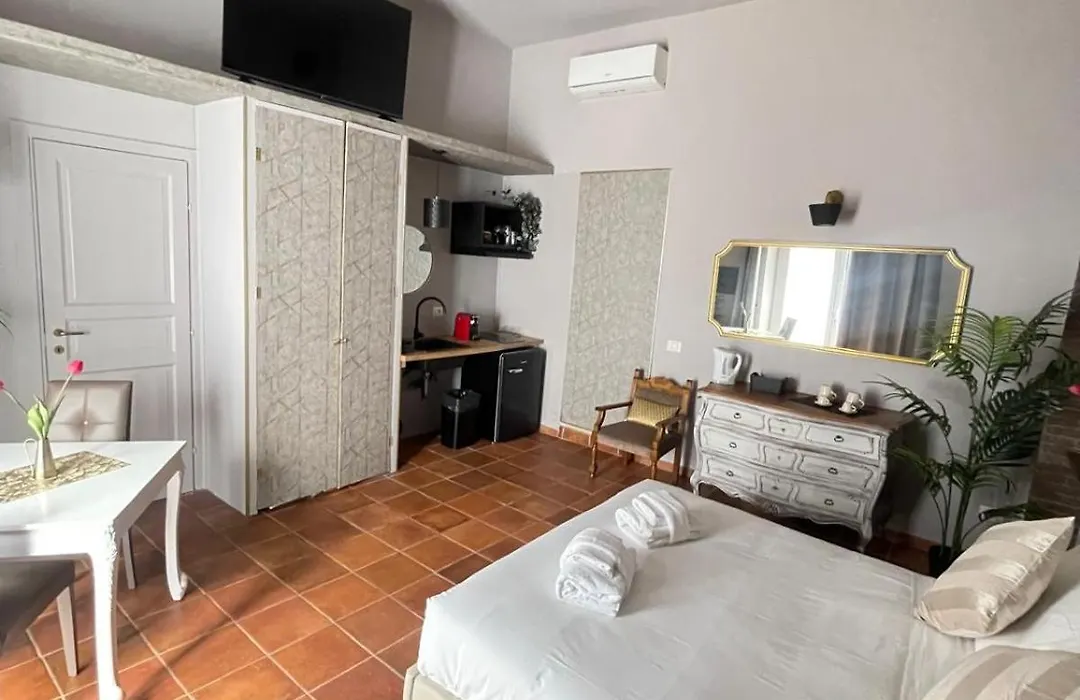 Lucilla’s Suite San Pietro station-1