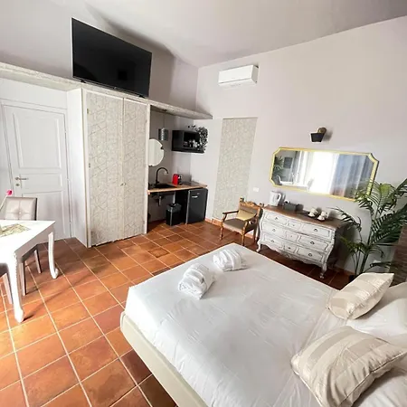 Lucilla’s Suite San Pietro station-3